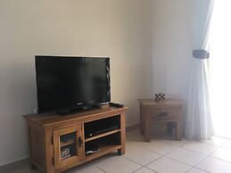 Holiday Home Paphos - Near Amenities - Poolside