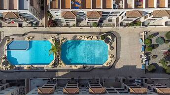 Holiday Home Paphos - Near Amenities - Poolside