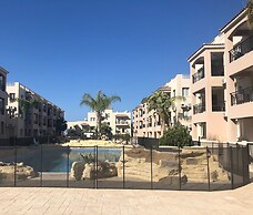 Holiday Home Paphos - Near Amenities - Poolside