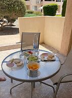 Holiday Home Paphos - Near Amenities - Poolside