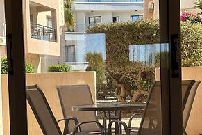 Holiday Home Paphos - Near Amenities - Poolside