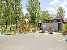 Mobile Home in Veuzain-sur-loire With Garden