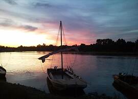 Mobile Home in Veuzain-sur-loire With Garden