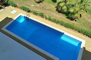 Bright Apartment With Pool Access