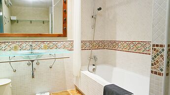Bright Apartment With Pool Access