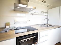 Cosy Apartment With Shared Pool