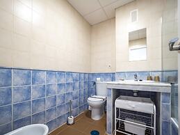 Cosy Apartment With Shared Pool