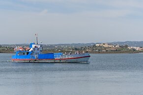 Ayamonte Central: Your Urban Oasis