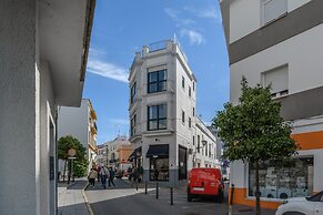 Ayamonte Central: Your Urban Oasis