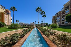 Beachside Apartment With Pool