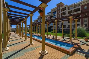 Beachside Apartment With Pool