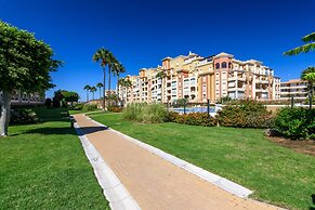 Beachside Apartment With Pool
