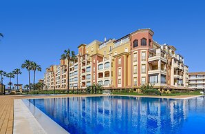 Beachside Apartment With Pool