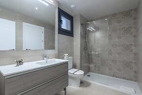 Modern Apartment With Shared Pool