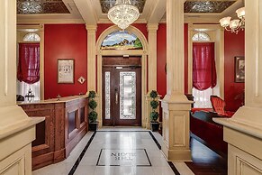 Historic Elgin Hotel
