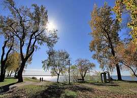 Lakeside Living With Garden