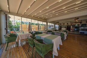 Halikarya Hotel & Restaurant Beach