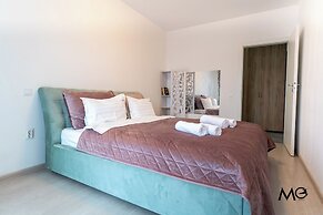 MoHost Dynamic - Modern 2BR Apartment