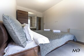 MoHost Dynamic - Modern 2BR Apartment