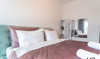 MoHost Dynamic - Modern 2BR Apartment