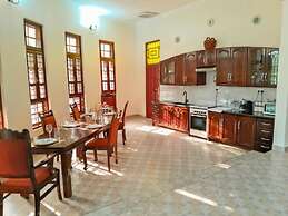 Hellen's Riverside Villas