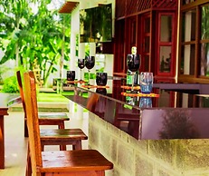 Hellen's Riverside Villas