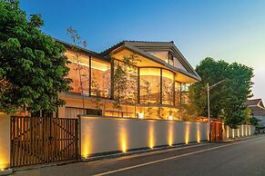 Flowing River Hot Spring Resort