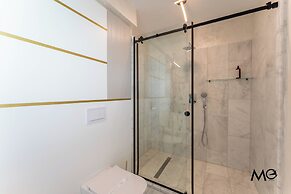 MoHost Valcom - Luxury Skyline Penthouse