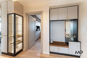 MoHost Valcom - Luxury Skyline Penthouse
