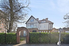 Brampton Grove Cozy Apartment - London