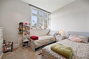 Brampton Grove Cozy Apartment - London