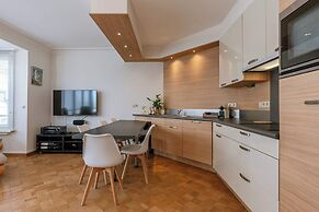 Light-filled Apartment With Lateral sea View