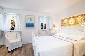 Korifo Old Town by Corfu Escapes