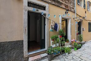 Korifo Old Town by Corfu Escapes