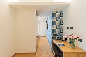 Pureview Luxury Suites, with breakfast & pool by Rent all Como
