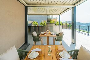 Pureview Luxury Suites, with breakfast & pool by Rent all Como