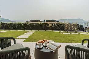 Pureview Luxury Suites, with breakfast & pool by Rent all Como