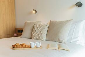 Pureview Luxury Suites, with breakfast & pool by Rent all Como
