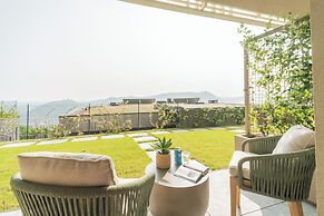 Pureview Luxury Suites, with breakfast & pool by Rent all Como