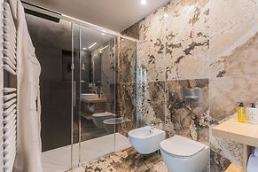 Pureview Luxury Suites, with breakfast & pool by Rent all Como