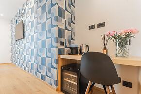 Pureview Luxury Suites, with breakfast & pool by Rent all Como