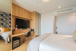 Pureview Luxury Suites, with breakfast & pool by Rent all Como