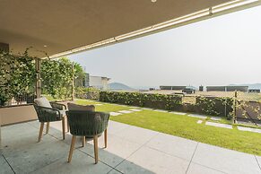 Pureview Luxury Suites, with breakfast & pool by Rent all Como