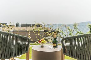 Pureview Luxury Suites, with breakfast & pool by Rent all Como