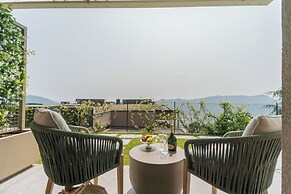 Pureview Luxury Suites, with breakfast & pool by Rent all Como
