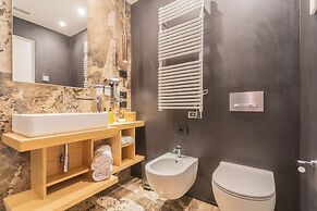 Pureview Luxury Suites, with breakfast & pool by Rent all Como