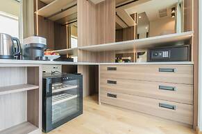 Pureview Luxury Suites, with breakfast & pool by Rent all Como