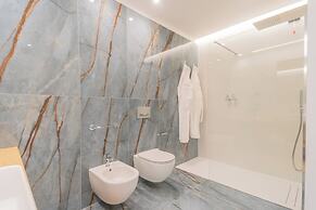 Pureview Luxury Suites, with breakfast & pool by Rent all Como