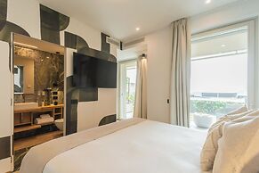 Pureview Luxury Suites, with breakfast & pool by Rent all Como
