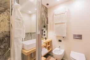 Pureview Luxury Suites, with breakfast & pool by Rent all Como